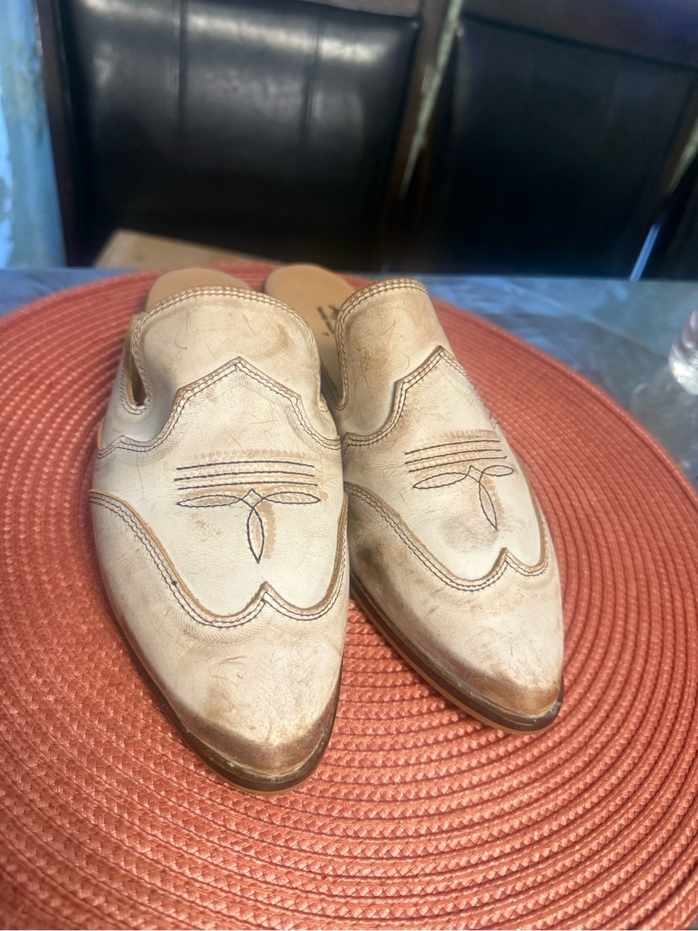 Agave sky women’s Adaire flat classic mule in old waxy camel